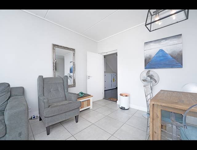 3 BEDROOM APARTMENT TO LET IN WATERFALL